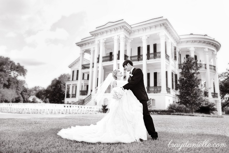 beautiful portrait of bride and groom in from on mansion