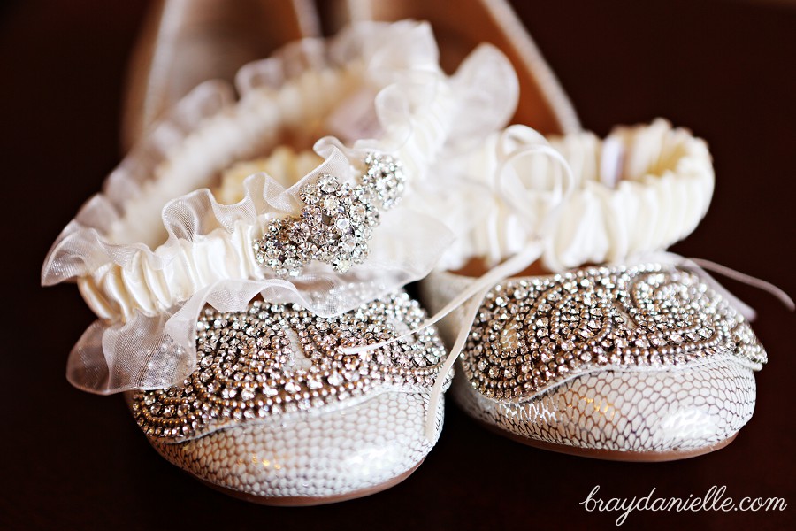 Wedding bridal shoes with garter